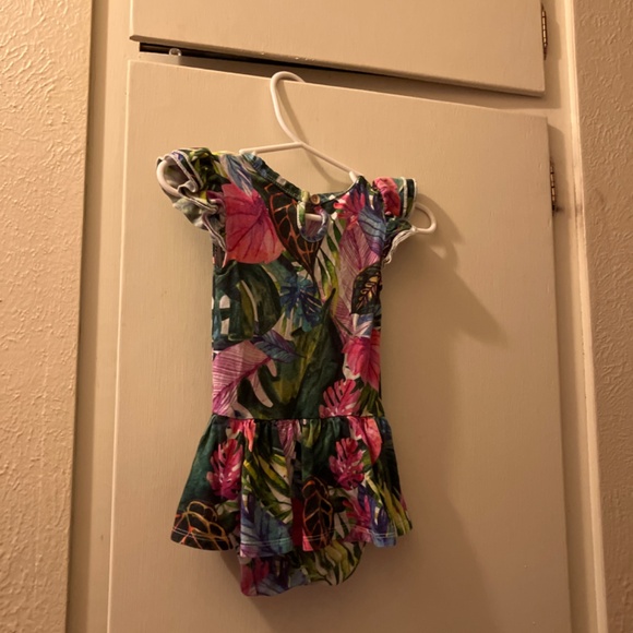 Little bum bums onesie style dress! 6-12 - Picture 2 of 3